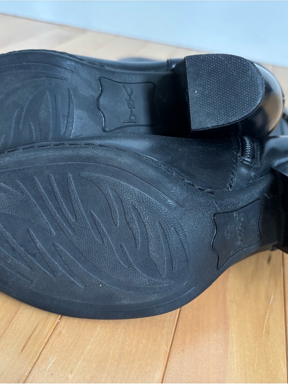 boc Black Leather Mid-Calf Heeled Boots with Buckle Straps - Size 9 - Picture 2 of 6